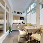 Ruhige Fewo Direkt Am Strand, Villa Stranddistel, Binz