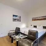 Ruhige Fewo Direkt Am Strand, Villa Stranddistel, Binz